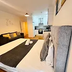 Comfort Heathrow Stay 5 Mins To The Terminal
