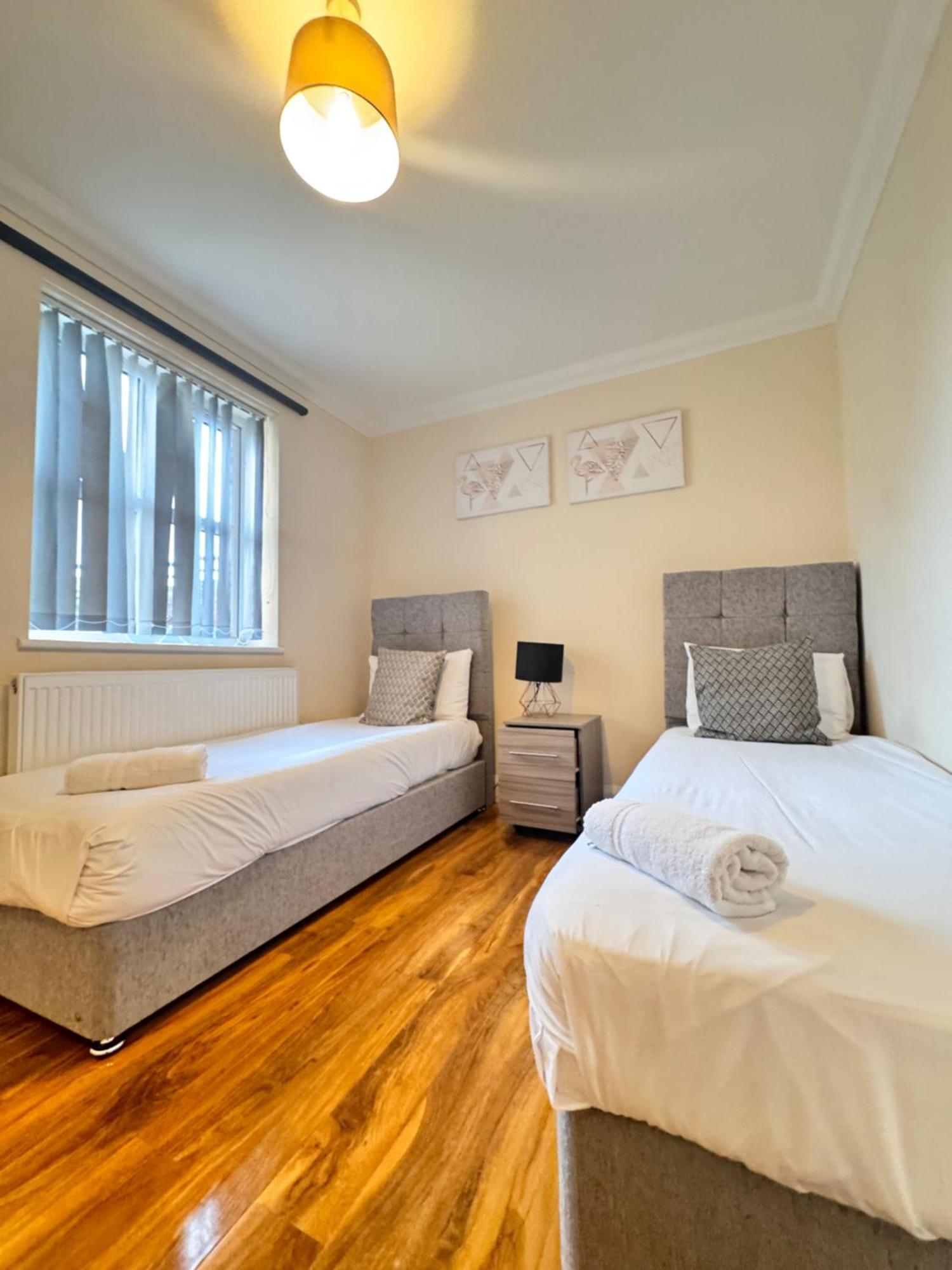 Comfort Heathrow 5 Mins To The Terminal Homestay *