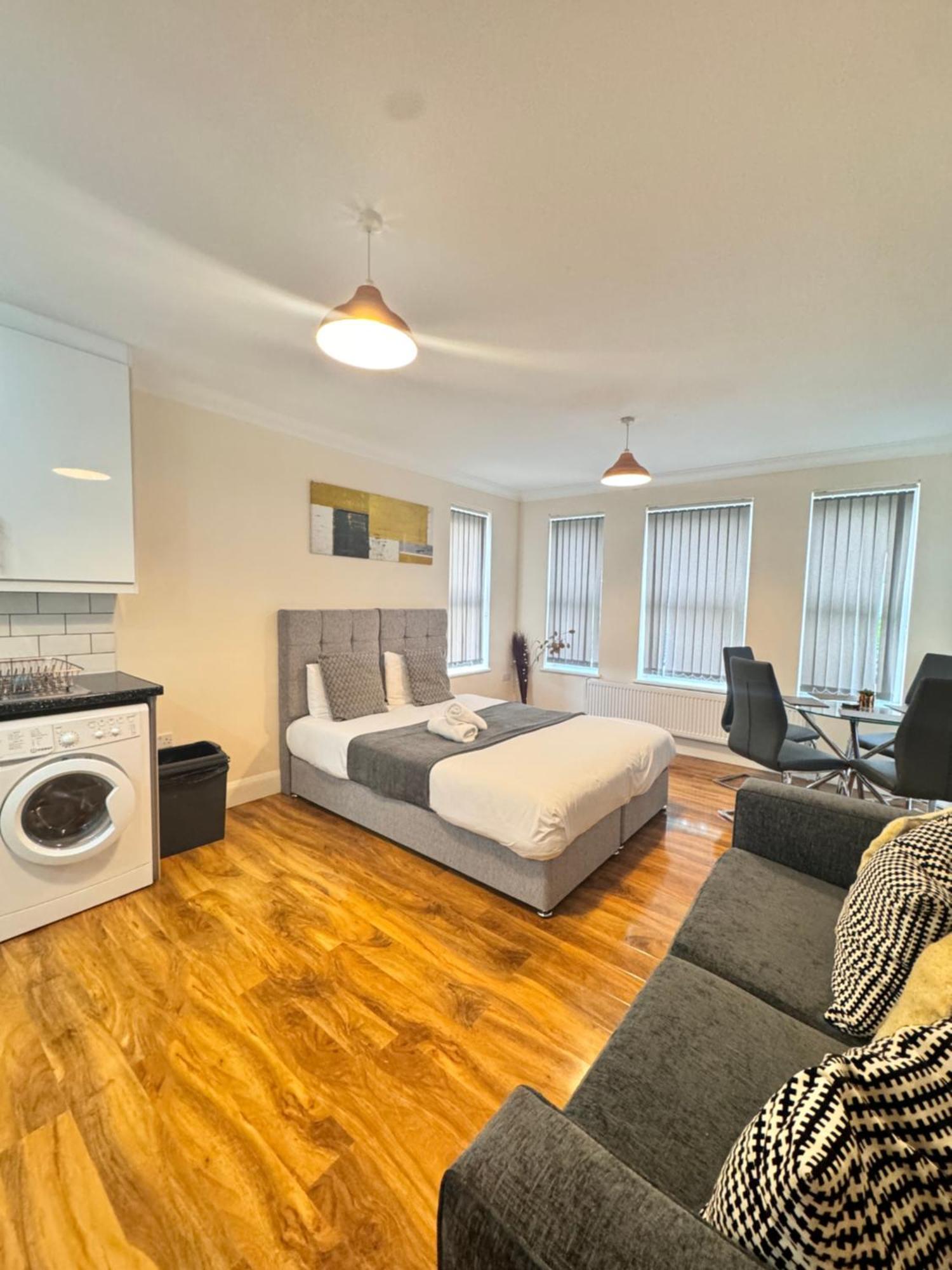 Comfort Heathrow 5 Mins To The Terminal * Stanwell