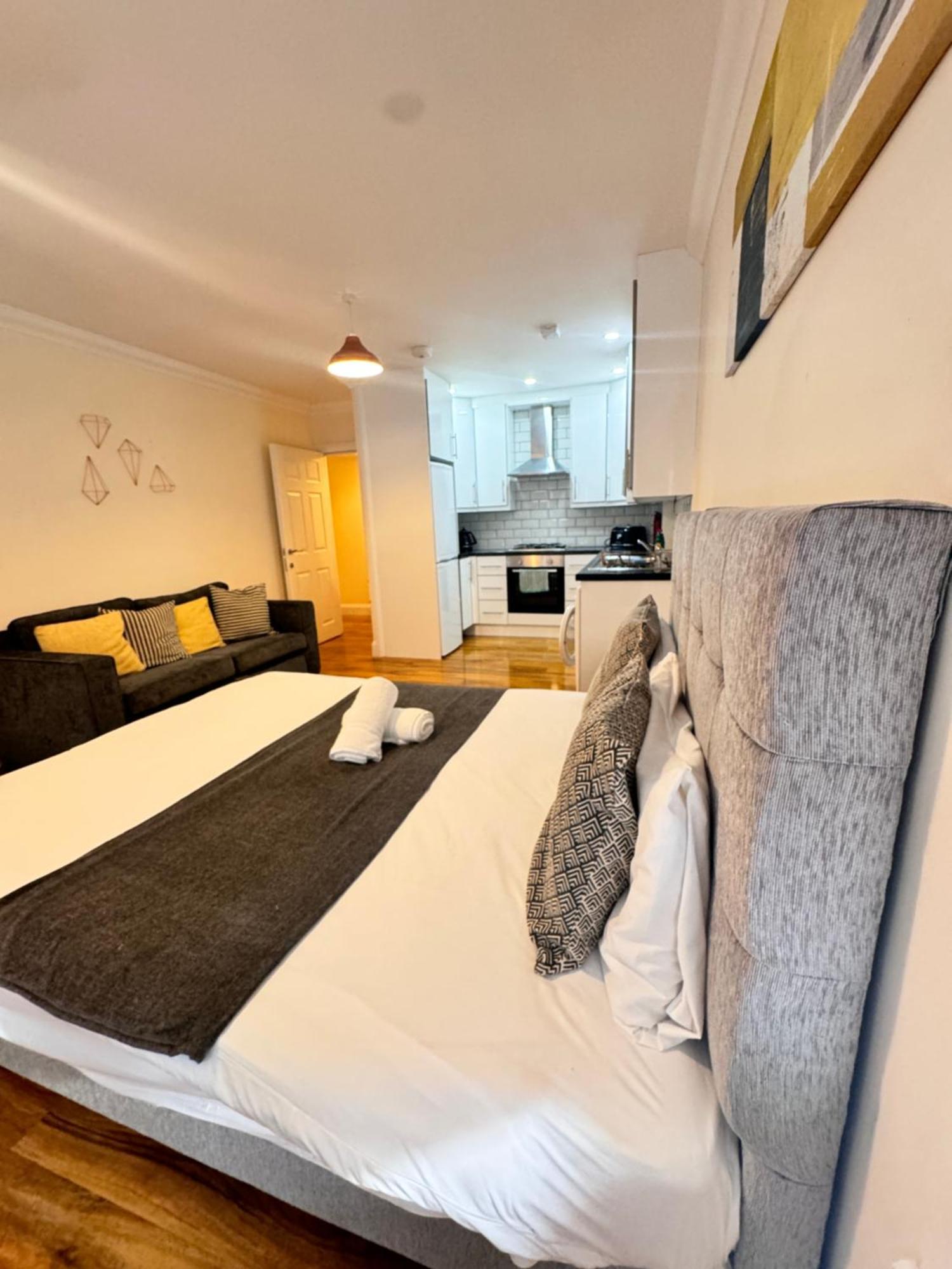 Comfort Heathrow 5 Mins To The Terminal Homestay