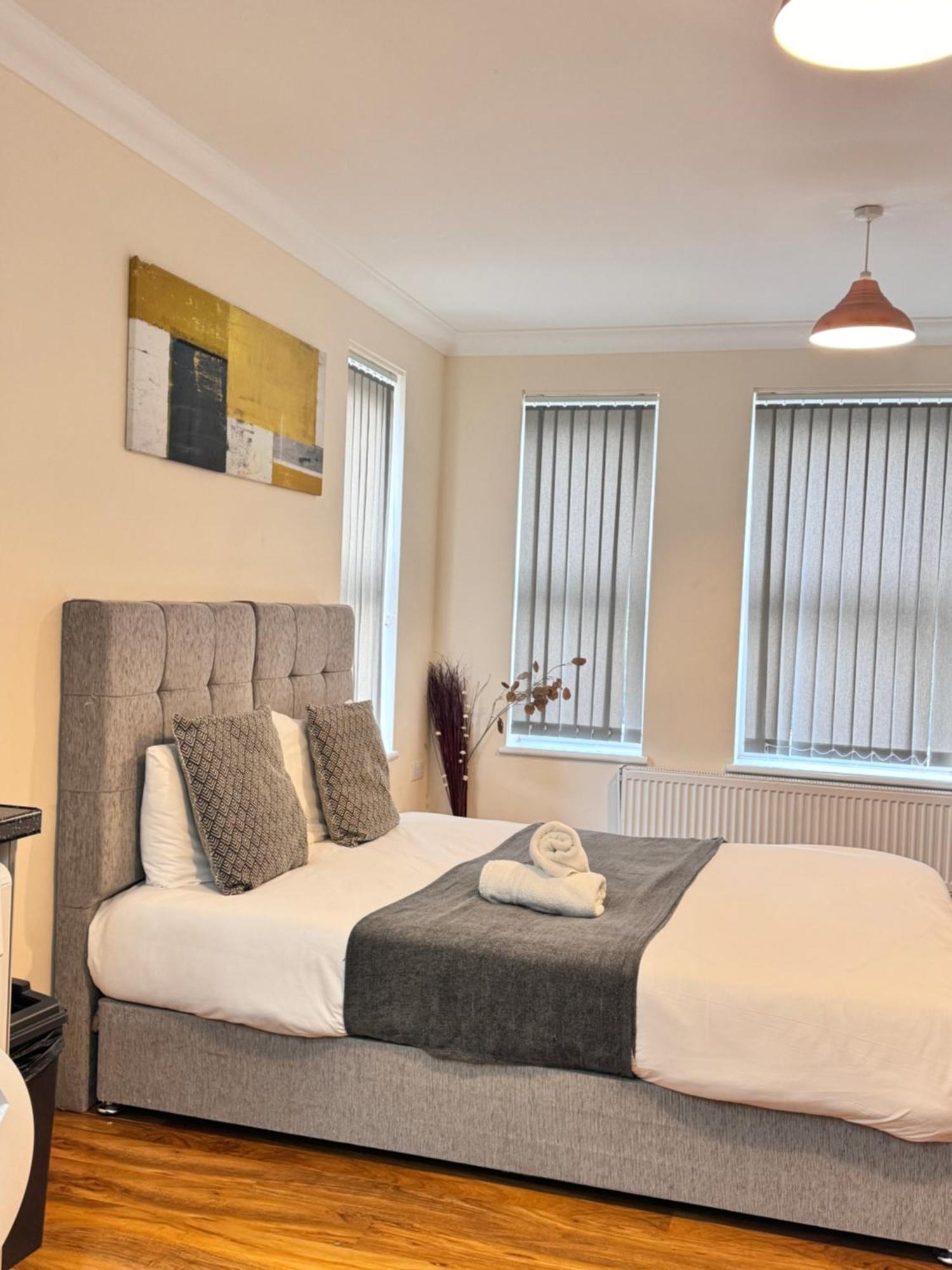 Comfort Heathrow 5 Mins To The Terminal * Stanwell
