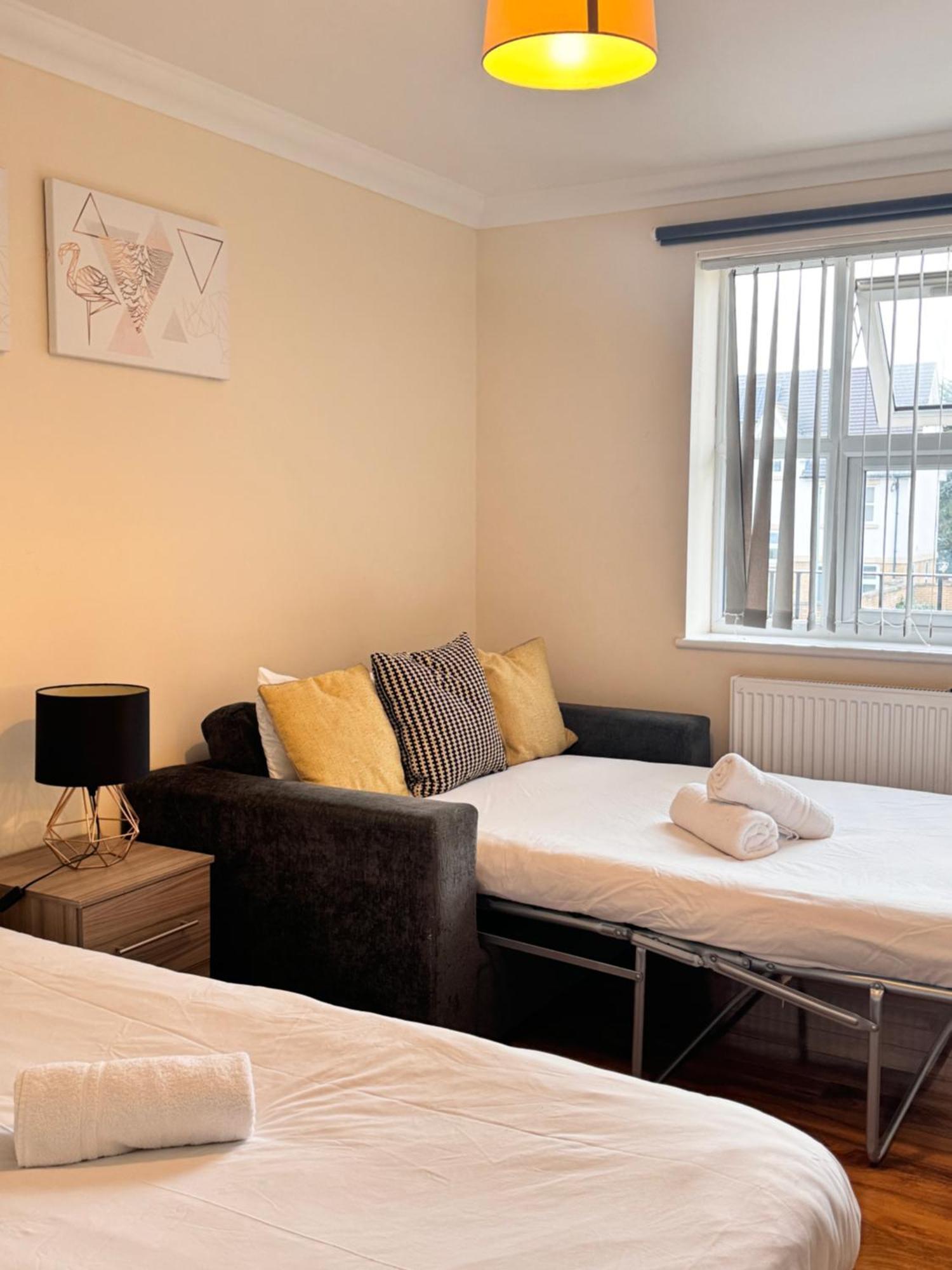 Homestay Comfort Heathrow 5 Mins To The Terminal *