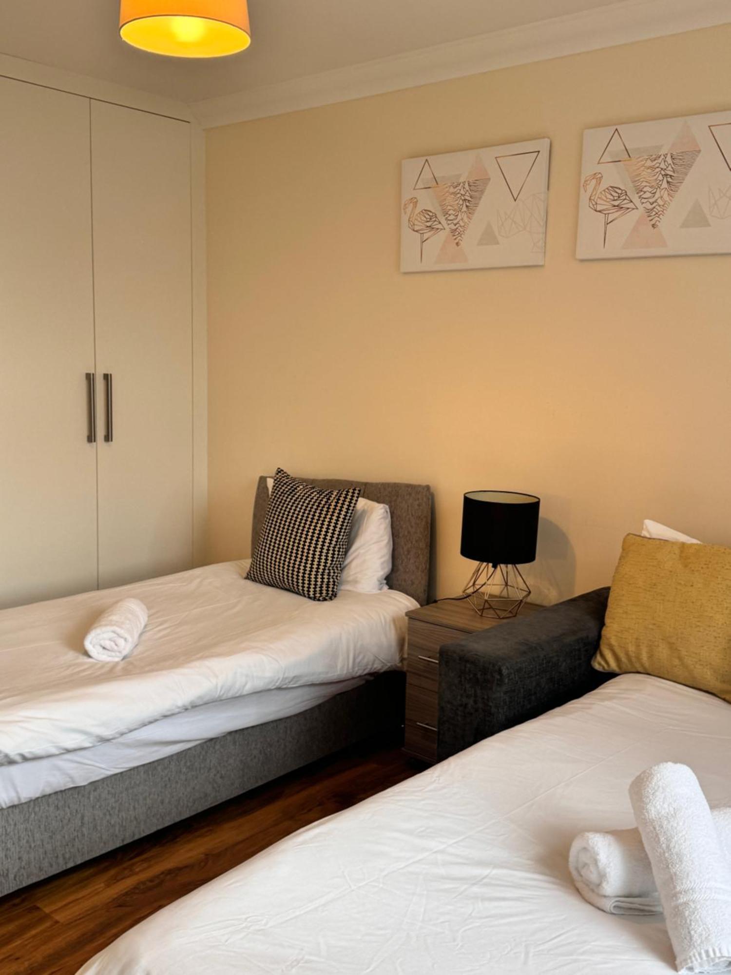 Homestay Comfort Heathrow 5 Mins To The Terminal *